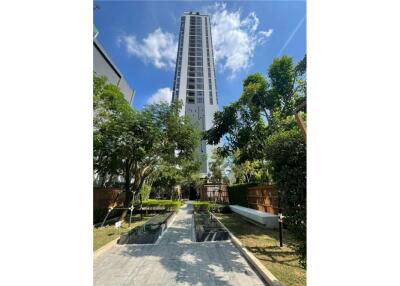 Pet-Friendly Modern 2-Bedroom Apartment for Rent at Maru Ekkamai 2