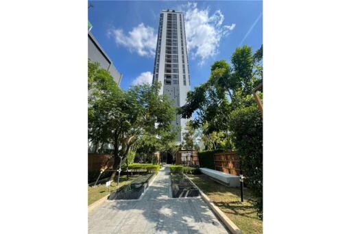 Pet-Friendly Modern 2-Bedroom Apartment for Rent at Maru Ekkamai 2