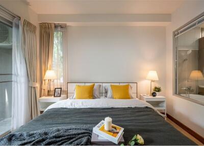 For sale: Newly renovated 2-bedroom condo at The Seed Musee Sukhumvit 26.