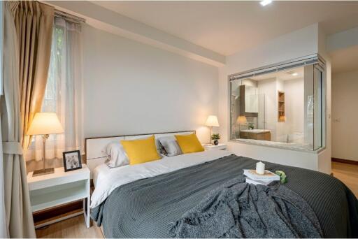 For sale: Newly renovated 2-bedroom condo at The Seed Musee Sukhumvit 26.