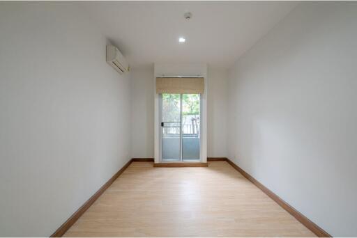 For sale: Newly renovated 2-bedroom condo at The Seed Musee Sukhumvit 26.