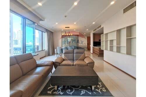 Spacious Sukhumvit Condo 3 Beds+Maid