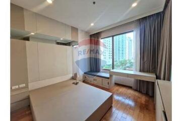 Spacious Sukhumvit Condo 3 Beds+Maid