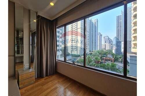 Spacious Sukhumvit Condo 3 Beds+Maid