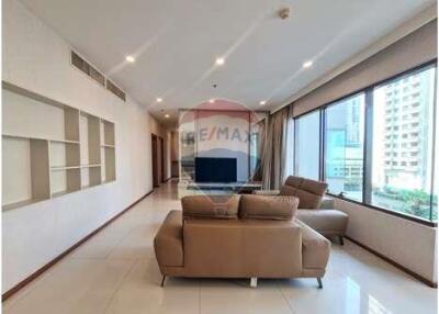 Spacious Sukhumvit Condo 3 Beds+Maid