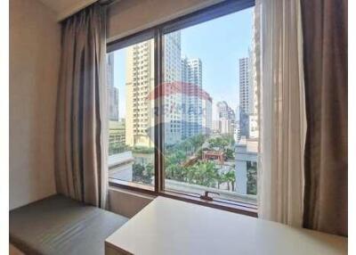 Spacious Sukhumvit Condo 3 Beds+Maid