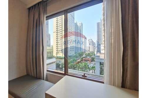 Spacious Sukhumvit Condo 3 Beds+Maid