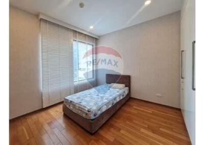 Spacious Sukhumvit Condo 3 Beds+Maid