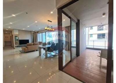 Spacious Sukhumvit Condo 3 Beds+Maid