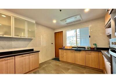 Pet-Friendly Apartment for Rent - Spacious 2BR Near BTS Nana, Sukhumvit