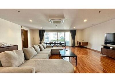 Pet-Friendly Apartment for Rent - Spacious 2BR Near BTS Nana, Sukhumvit