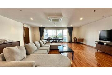 Pet-Friendly Apartment for Rent - Spacious 2BR Near BTS Nana, Sukhumvit