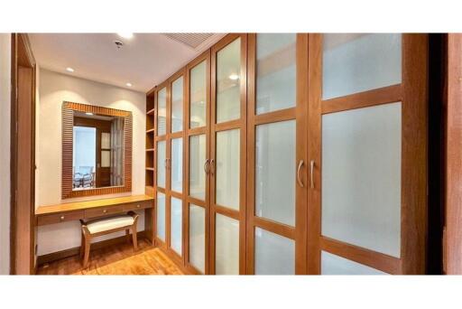 Pet-Friendly Apartment for Rent - Spacious 2BR Near BTS Nana, Sukhumvit