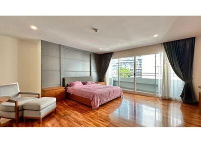 Pet-Friendly Apartment for Rent - Spacious 2BR Near BTS Nana, Sukhumvit