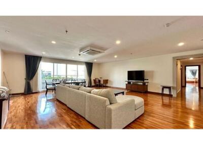 Pet-Friendly Apartment for Rent - Spacious 2BR Near BTS Nana, Sukhumvit