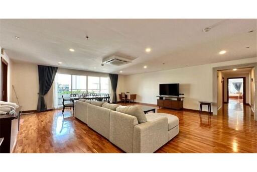 Pet-Friendly Apartment for Rent - Spacious 2BR Near BTS Nana, Sukhumvit