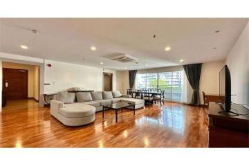 Pet-Friendly Apartment for Rent - Spacious 2BR Near BTS Nana, Sukhumvit