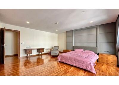 Pet-Friendly Apartment for Rent - Spacious 2BR Near BTS Nana, Sukhumvit