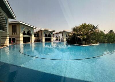 Royal Living  Pool View  Furnished