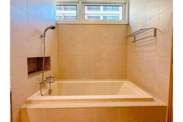 3 bed room for rent silom BTS saladaeng