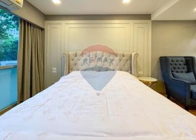 Modern 3-bedroom, furnished Western-style, close to Ekamai BTS.