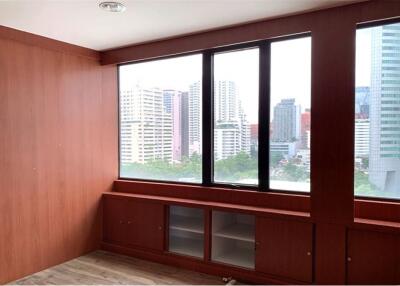 Office Space at Ocean Tower 1 Bangkok Office Space near BTS Asok.