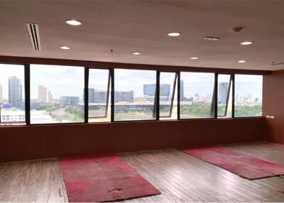 Perfect area for office space in prime area 5 mins walk from BTS Asoke with great value and a fantastic view.