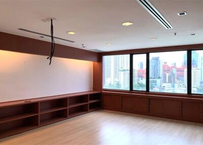 Office Space at Ocean Tower 1 Bangkok Office Space near BTS Asok.