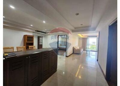 Large 3 bedroom condo near BTS Phrom Phong, great price.