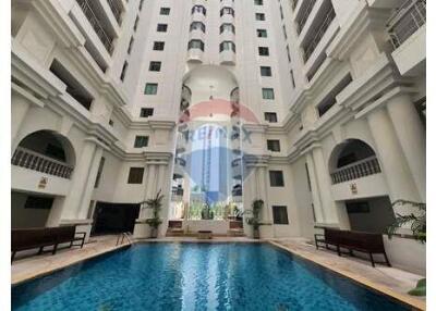 Large 3 bedroom condo near BTS Phrom Phong, great price.