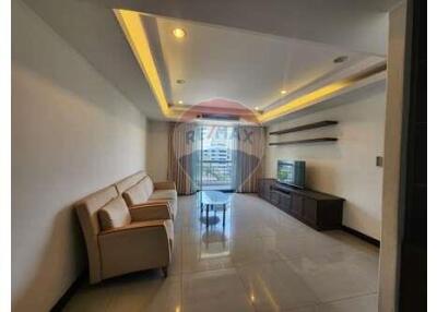 Large 3 bedroom condo near BTS Phrom Phong, great price.