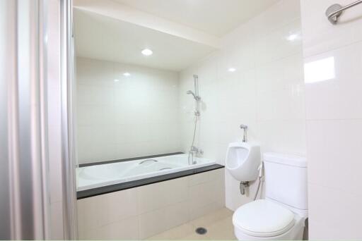 For RENT  3-Bed Condo in Bangkok