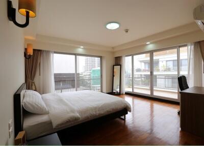 For RENT  3-Bed Condo in Bangkok