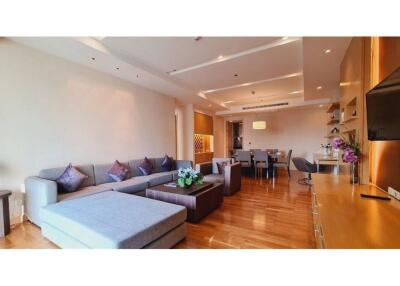 Apartment 3 Bedrooms / For Rent /  Promphong area