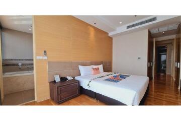 Apartment 3 Bedrooms / For Rent /  Promphong area