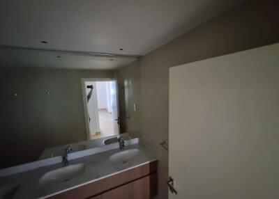 Spacious Layout  2BR  Vacant  Luxury Living