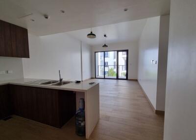 Spacious Layout  2BR  Vacant  Luxury Living