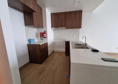 Spacious Layout  2BR  Vacant  Luxury Living