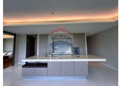 Luxury 2-Bedroom Condo in Sindhorn Residence