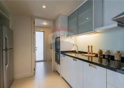 Pet Friendly Modern Duplex 3+1 bedrooms Apartment for rent in Thonglor