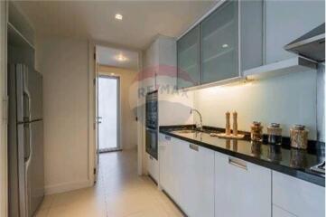 Pet Friendly Modern Duplex 3+1 bedrooms Apartment for rent in Thonglor