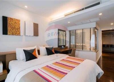 Pet Friendly Modern Duplex 3+1 bedrooms Apartment for rent in Thonglor