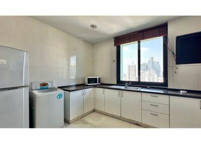 For Sale spacious 2 bedrooms on high floor@Lake Green