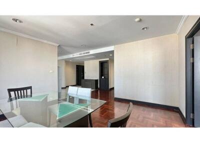 For Sale spacious 2 bedrooms on high floor@Lake Green