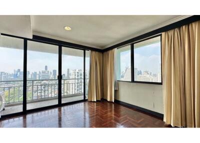 For Sale spacious 2 bedrooms on high floor@Lake Green