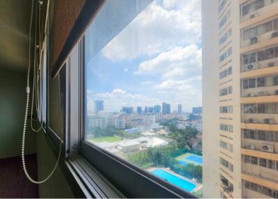 "Spacious 3-Bed Condo in Watthana, Bangkok - Low Price"