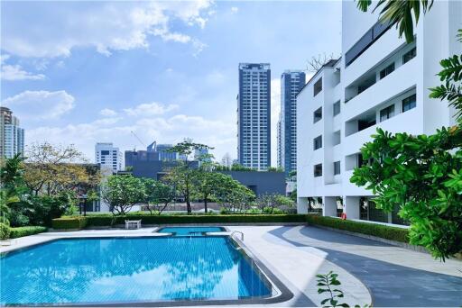 For Sale 3BR Condo in Central Bangkok - D.S. Tower 2"