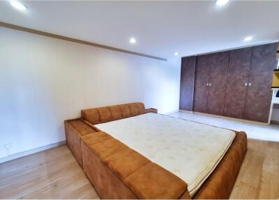 For Sale 3BR Condo in Central Bangkok - D.S. Tower 2"