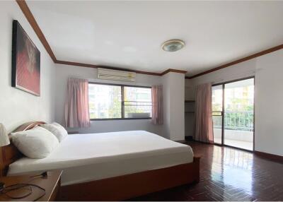 Pet-Friendly Paradise! 2 BR Apartment with Balcony in Sukhumvit Soi 8