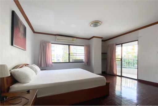 Pet-Friendly Paradise! 2 BR Apartment with Balcony in Sukhumvit Soi 8